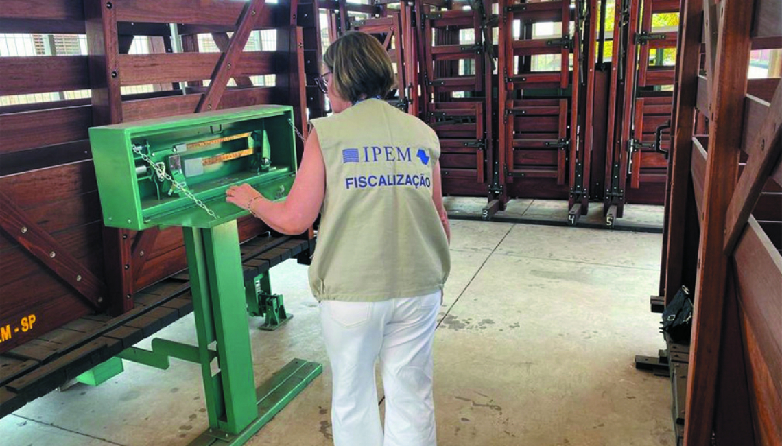 Ipem-SP verifica balanças no fabricante em Votuporanga
