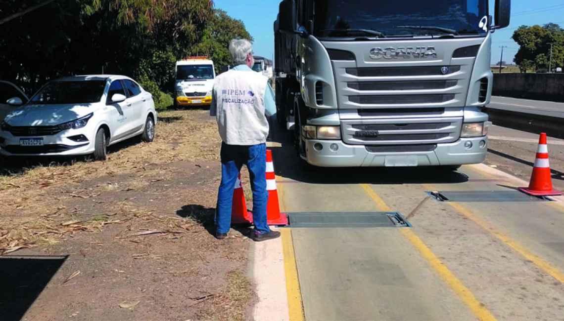 Ipem-SP verifica balança dinâmica na rodovia SP 342, em Mogi Guaçu