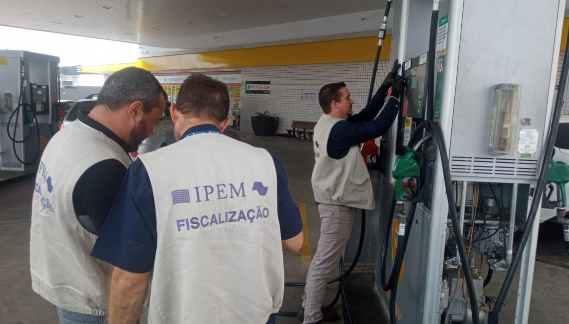 Em Araçatuba, Ipem-SP encontra irregularidades em postos de combustíveis durante Operação Olhos de Lince