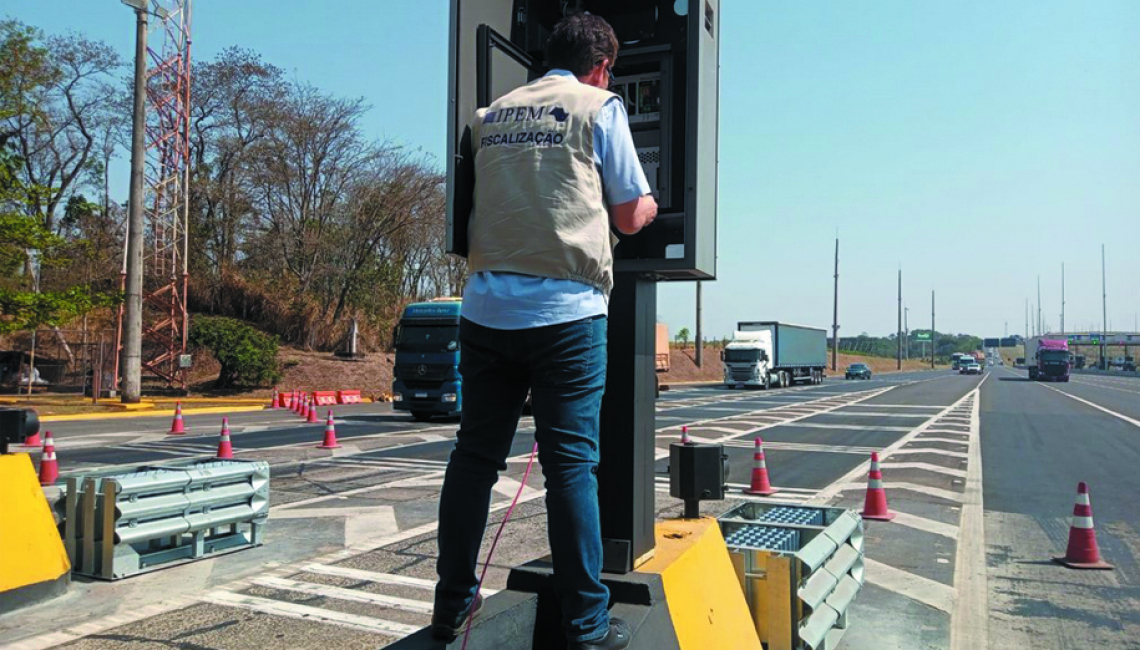 Ipem-SP verifica radar na praça de pedágio da rodovia SP 310, em Rio Claro