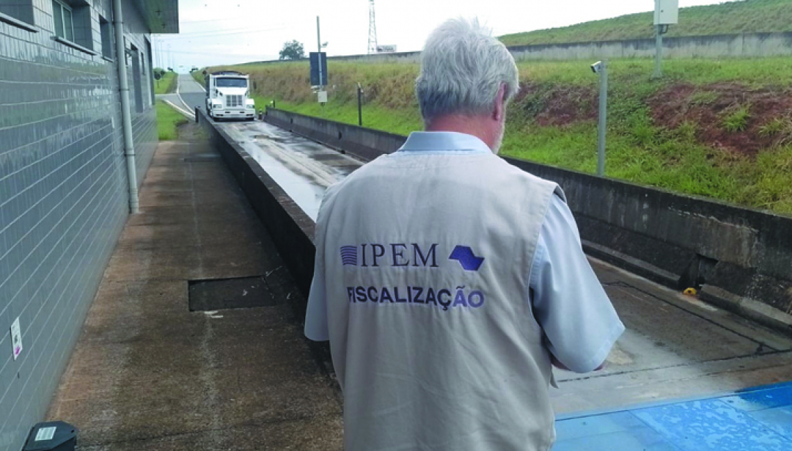 Ipem-SP verifica balança dinâmica na rodovia SP 332, em Artur Nogueira