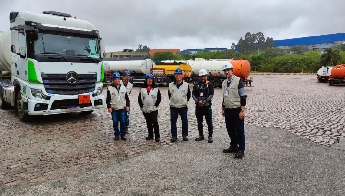 Ipem-SP verifica veículos que transportam produtos perigosos e cronotacógrafos, em Guarulhos