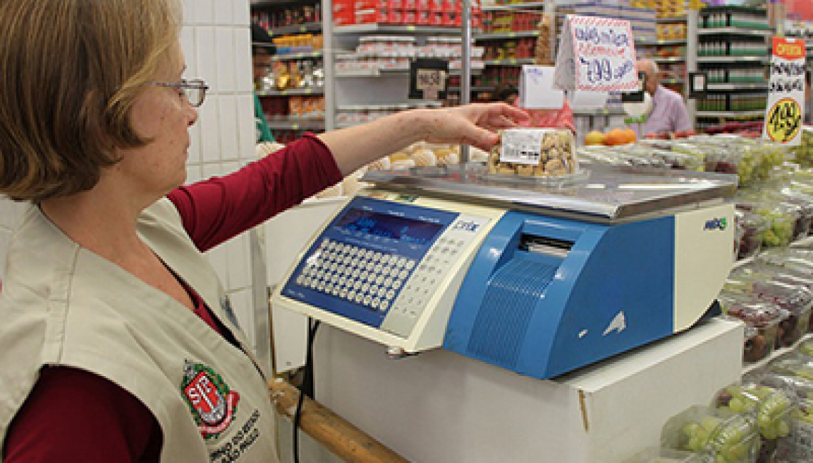 Ipem-SP encontra erros no peso de produtos para ceias de Natal e Ano Novo 