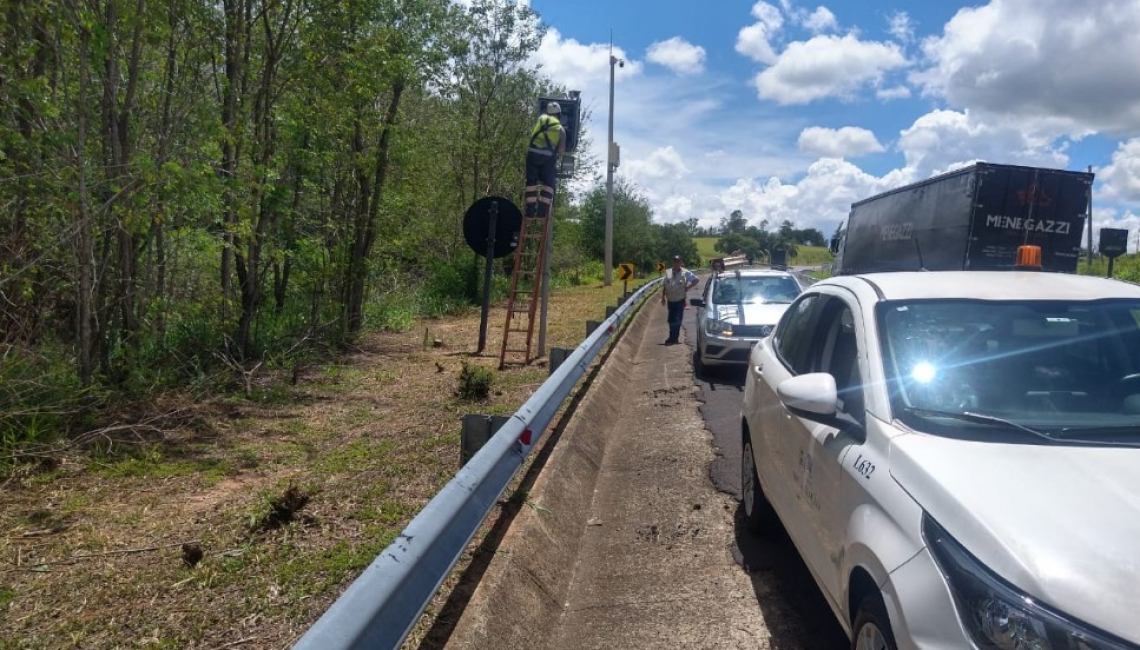  Em Duartina, Ipem-SP verifica radar na rodovia SP 293