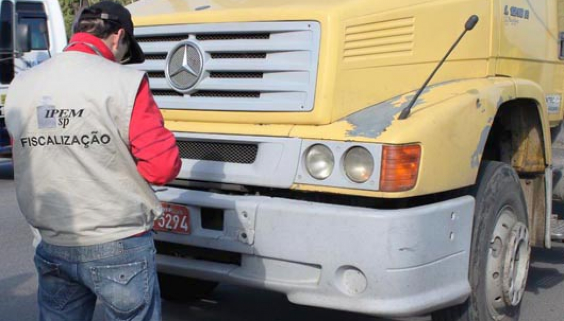 Em Paulínia, Ipem-SP fiscaliza veículos que transportam produtos perigosos e cronotacógrafos   