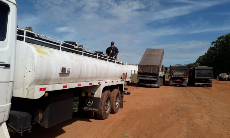 Ipem-SP fiscaliza veículos que transportam produtos perigosos e cronotacógrafos em Mendonça