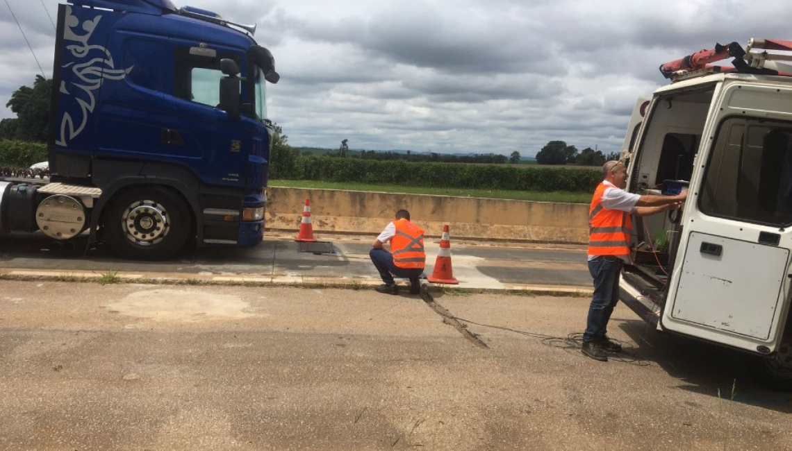 Em Itapeva, Ipem-SP verifica balança dinâmica na rodovia SP 258