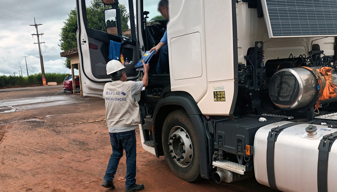 Em Palestina, Ipem-SP fiscaliza veículos que transportam produtos perigosos e cronotacógrafos