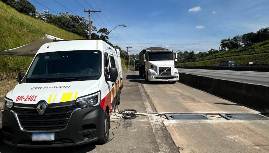 Em Cotia, Ipem-SP verifica balança dinâmica na rodovia SP 021