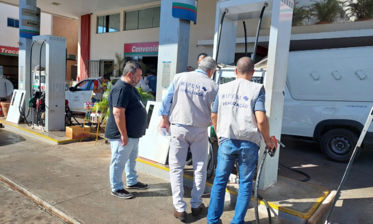 Ipem-SP e Procon fiscalizam postos de combustíveis em Guariba