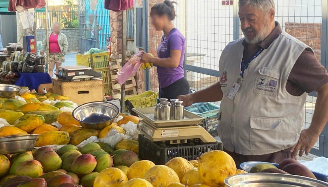 Ipem-SP integra operação para fiscalização de balanças em feiras livres