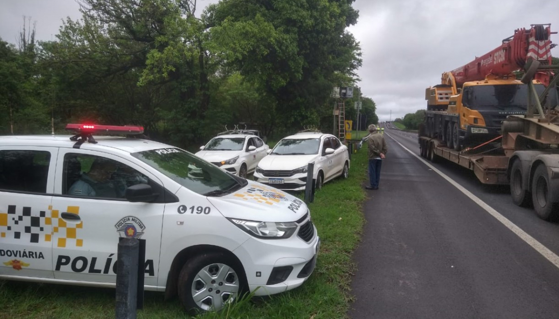 Em Santa Cruz do Rio Pardo, Ipem-SP verifica radares na rodovia SP 225