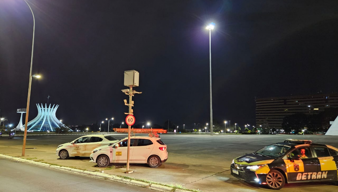 No Distrito Federal, Ipem-SP participa de verificação noturna de radares