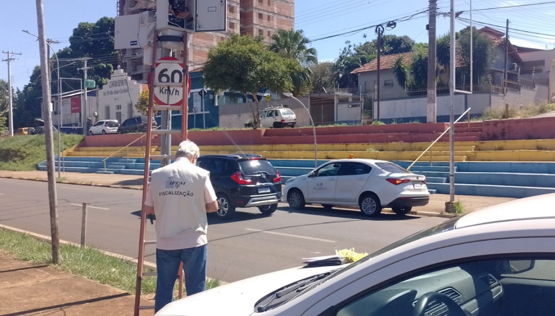 Em Mogi Mirim, Ipem-SP verifica radar na rua Coronel Venâncio Ferreira Alves Adorno