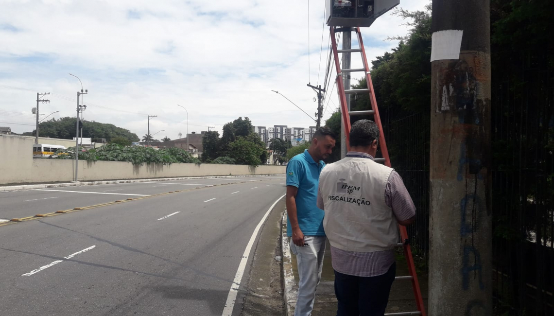 Em São Caetano do Sul, Ipem-SP verifica radar na avenida Presidente Kennedy