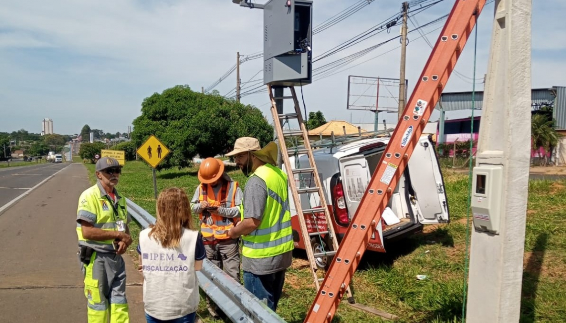 Em Penápolis, Ipem-SP verifica radar na rodovia SP 300