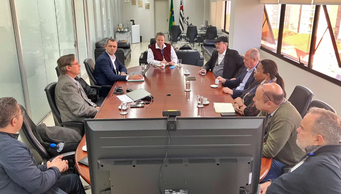 Ipem-SP recebe comitiva do Inmetro para reunião estratégica