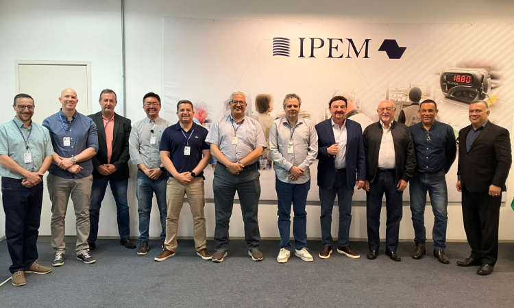 Diretoria do Siamfesp, Abinee e Sinaees realizam visita técnica ao Centro Tecnológico do Ipem-SP