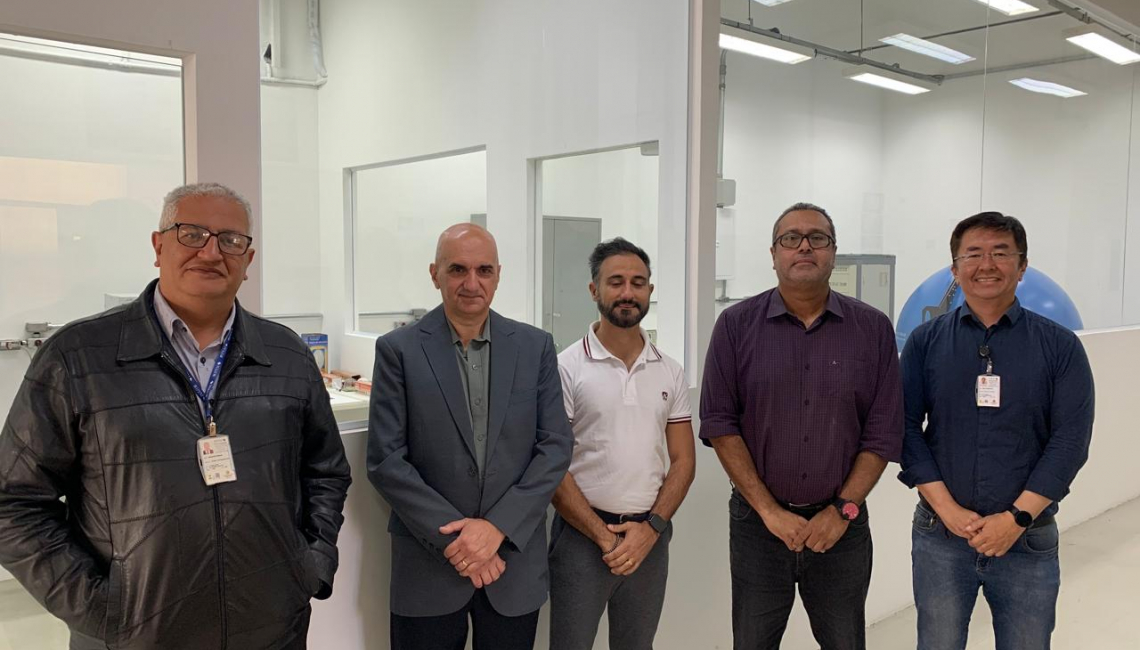 Ipem-SP realiza visita guiada com representantes da Siemens