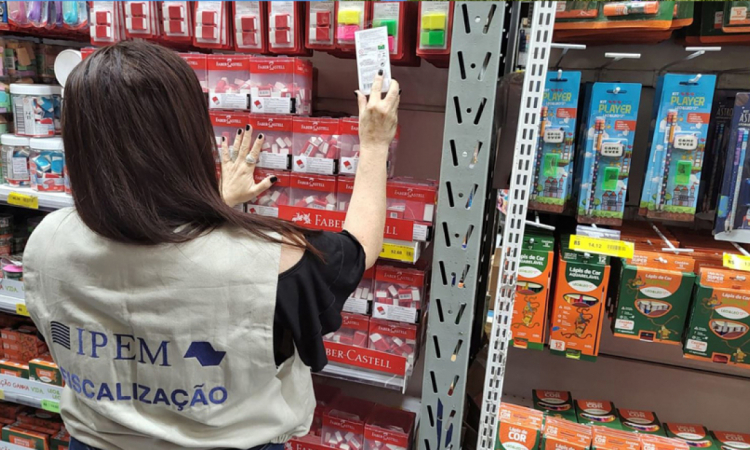 Volta às aulas: Ipem-SP orienta sobre os riscos da compra de artigo escolar sem certificação