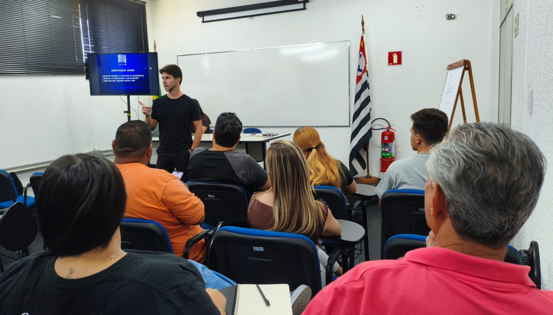 Ipem-SP promove reunião de orientação com permissionárias de bombas de combustíveis na Regional de Bauru