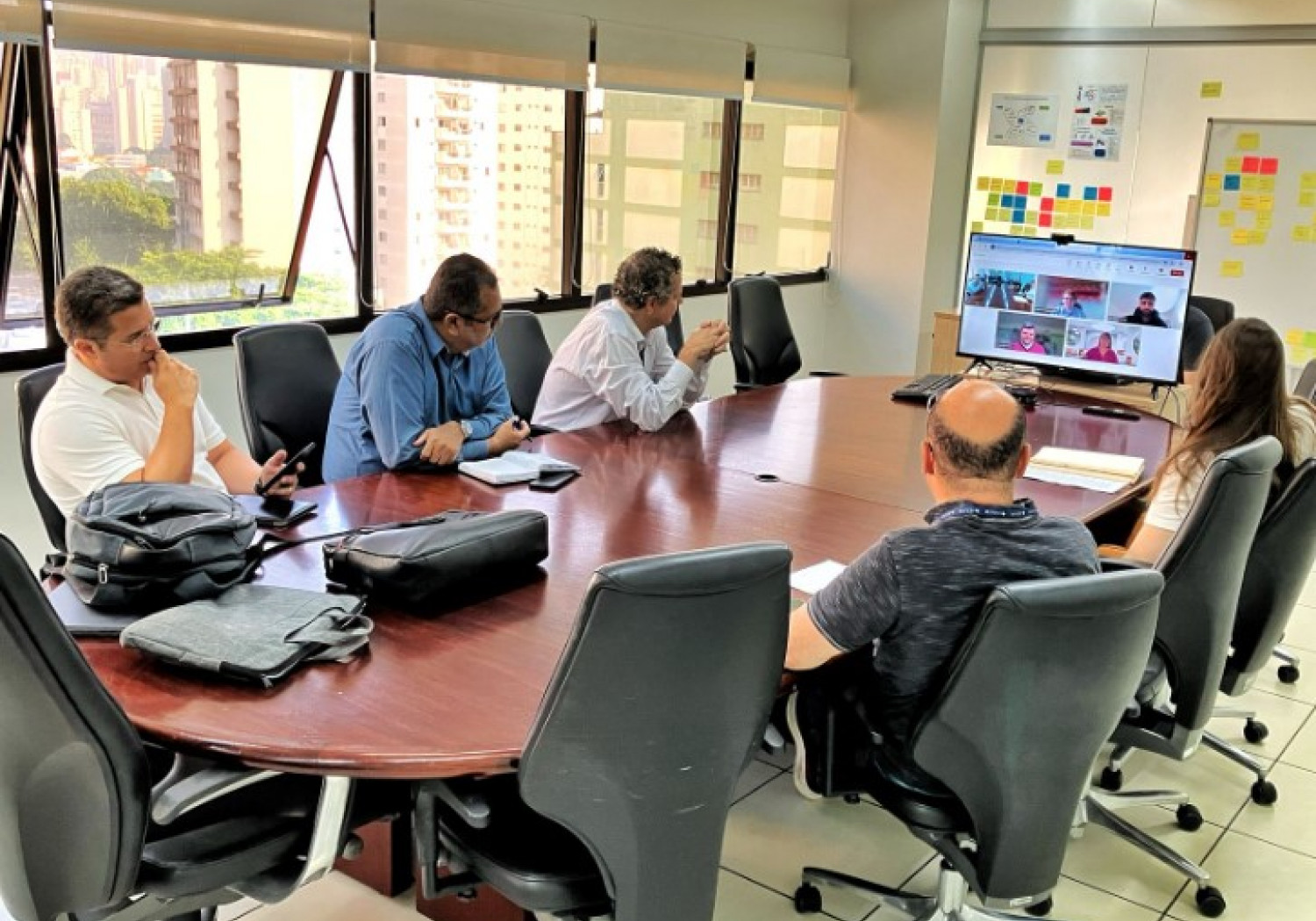 Ipem-SP participa de reunião internacional sobre projetos e boas práticas na vigilância de mercado online